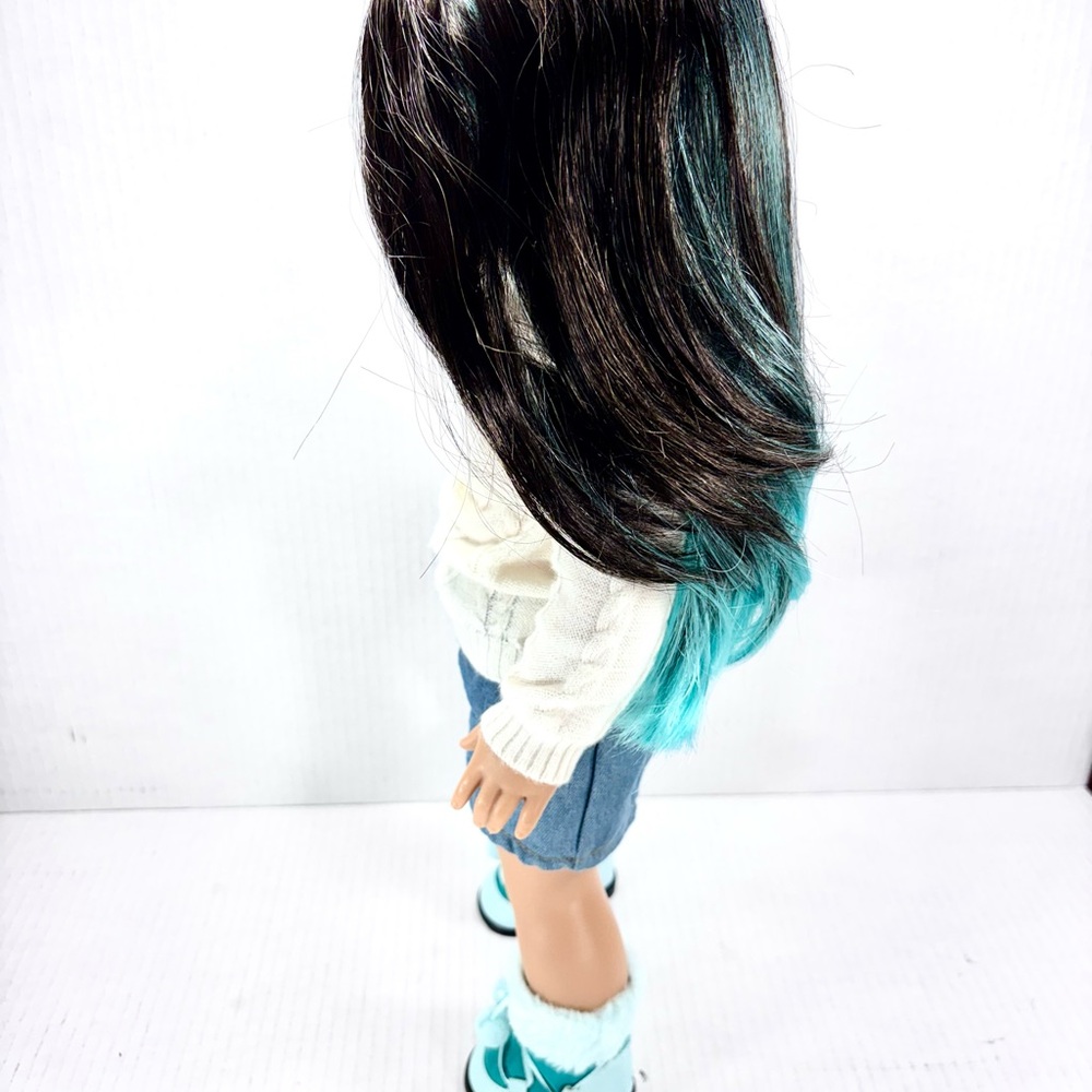 18" American Girl Doll 2017 Corinne Tan Asian Blue/Black Hair - Picture 4 of 11